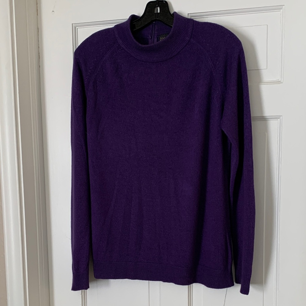 Salon Studio women’s sweater with 1/4” zip closure on back 
Size L
100% acrylic